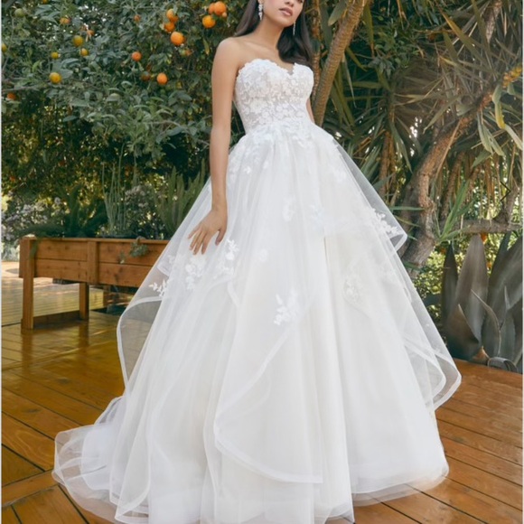 Wedding Dress by Beloved with matching vail and accessories size 10 - Picture 7 of 15